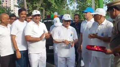 रामपुर: योग दिवस की पावन बेला पर रामपुर की रिजर्व पुलिस लाइन में 112 की 10 स्कॉर्पियो को नगर विधायक ने दिखाई हरी झंडी