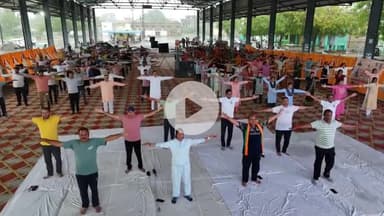 रामगंजमण्डी: योग दिवस के अवसर पर ब्लॉक स्तरीय मुख्य समारोह बारिश के बीच कृषि उपजमंडी में आयोजित हुआ, 200 लोग हुए शामिल