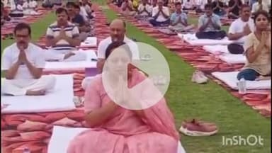 देेेवरिया: रविंद्र किशोर शाही स्पोर्ट्स स्टेडियम में 11वें अंतर्राष्ट्रीय योग दिवस पर DM, SP, सांसद, विधायक समेत हजारों ने किया योग