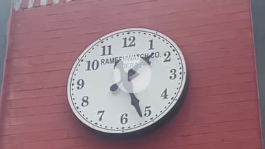 మహబూబ్ నగర్ అర్బన్: పట్టణం నడిబొడ్డున గల కూడలిగడియారం చౌరస్తా పనిచేయని గోడ గడియారాలు పట్టించుకోని మున్సిపల్  అధికారులు. #localissue