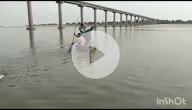 औरैया: फफूंद थाना क्षेत्र के ग्राम दौलतपुर निवासी युवक ने यमुना पुल से नदी में लगाई छलांग, गोताखोरों ने किया बचाव