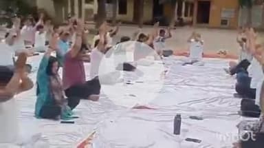 नानपारा: बलहा ब्लाक परिसर में योग शिविर का आयोजन, तहसील से स्कूल तक स्वस्थ रहने का दिया गया संदेश