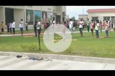 तुलसीपुर: थारू जनजाति सांस्कृतिक संग्रहालय इमलिया कोडर में अंतर्राष्ट्रीय योग दिवस पर किया गया योगाभ्यास