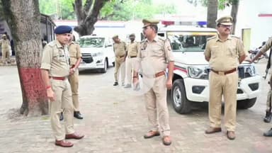 फरेंदा: पुलिस अधीक्षक ने पुरन्दरपुर थाने का किया औचक निरीक्षण