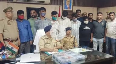 झांसी: झांसी जीआरपी ने प्लेटफॉर्म और ट्रेनों में चोरी करने वाले शातिर गैंग को पकड़ा, यात्रियों के बगल में लेटकर करते थे चोरी