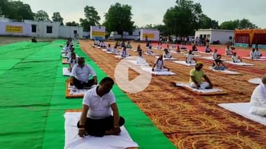 तरबगंज: वजीरगंज कोंडर में पतंजलि जन्मभूमि के कम्पोजिट विद्यालय में विधायक के साथ लोगों ने किया योगाभ्यास, नहीं आए प्रभारी मंत्री