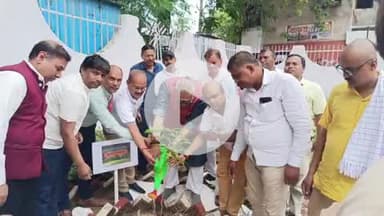 सिलाव: विश्व योग दिवस पर नालंदा उपडाकघर में केंद्रीय मंत्री गिरिराज सिंह ने किया वृक्षारोपण