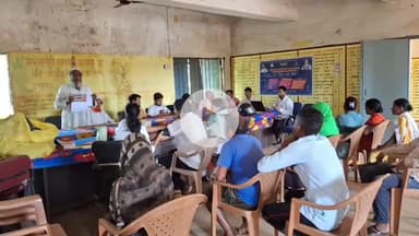 कुडू: धरती आबा अभियान के तहत लोहरदगा के 13 गांवों में शिविर आयोजित, ग्रामीणों से सरकारी योजनाओं के लिए आवेदन प्राप्त