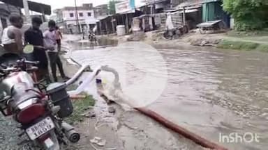 शिवहर: भारी बारिश से बसहिया शेख में जल जमाव, डीएम के निर्देश पर बीडीओ ने तुरंत जल निकासी कराई