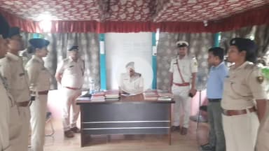 कुरसाकांटा: एसपी अंजनी कुमार ने कुर्साकांटा थाना का किया औचक निरीक्षण