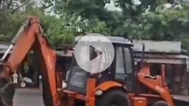 हुज़ूर: रीवा में नगर निगम की बड़ी कार्रवाई, कार बाजार और शराब की दुकान पर चला बुलडोजर