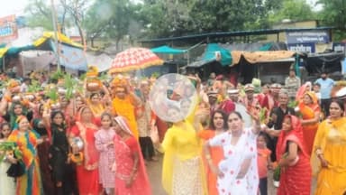 बूंदी: किन्नर समाज ने शिवा महापुराण कथा ज्ञान यज्ञ को लेकर शहर में निकाली भव्य कलश शोभायात्रा