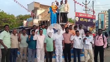 కనిగిరి: తెనాలిలో దళిత యువకులపై పోలీసుల దాడిని ఖండిస్తూ కనిగిరి పట్టణంలో అంబేద్కర్ విగ్రహం ఎదుట దళితుల నిరసన