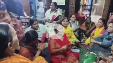 अमरोहा: अमरोहा के मौहल्ला चौक में एकादशी पर महिलाओं ने किया कीर्तन, भजन गाए