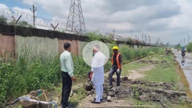 सिंगरौली: निगम अध्यक्ष ने वार्ड 36 का किया भ्रमण, पार्षद ने वार्ड की समस्याओं से निगम अध्यक्ष को कराया अवगत