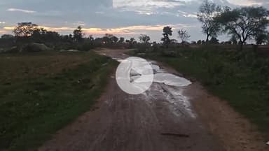 झांसी: ग्राम आरी बरगढ़ के लोग खराब सड़क व बिजली की समस्या से परेशान, दैनिक कार्यों को करने में होती है परेशानी #jansamasya