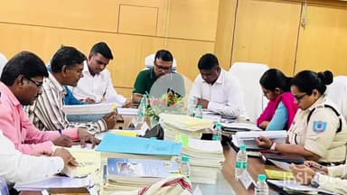 मेदिनीनगर (डालटनगंज): परिसदन में लोक लेखा समिति की महत्वपूर्ण समीक्षा बैठक संपन्न, विकास कार्यों और योजनाओं की हुई समीक्षा