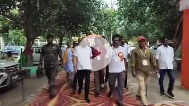 बाढ़: बाढ़ में पूर्ववर्ती छात्र समागम में पहुंचे डिप्टी सीएम विजय कुमार सिन्हा, लगभग 200 छात्रों ने लिया भाग