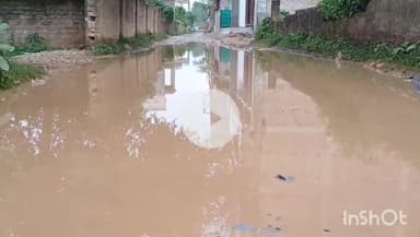 मुंगेर: नगर निगम के वार्ड नंबर 36 में सड़कों पर जलजमाव से लोग परेशान, नगर निगम नहीं ले रहा सुध