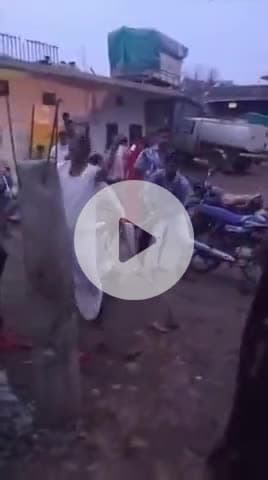 इछावर: रेहटी थाना के अंबा बढ़ गांव में दो पक्षों में जमकर चले लाठी-डंडे, वीडियो वायरल