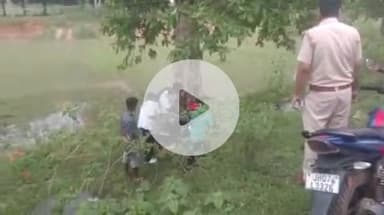 गुमला: टोंगरी टोली के पास ट्रक से बचने में बाइक सवार ने पेड़ को मारी टक्कर, दो गंभीर घायल