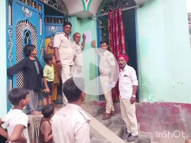 गोपालगंज: मांझा थाने की पुलिस ने विभिन्न मामलों में फरार 8 आरोपियों के घर कोर्ट के आदेश पर इश्तिहार चिपकाए