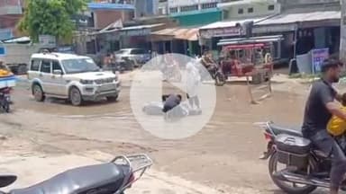 भोरे: भोरे मीरगंज मुख्य पथ पर गड्ढा जानलेवा, 2 घंटे में पलटे 3 ई-रिक्शा, 9 घायल, 2 गंभीर