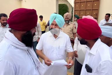 ਗਿੱਦੜਬਾਹਾ: ਵਿਧਾਇਕ ਹਰਦੀਪ ਸਿੰਘ ਡਿੰਪੀ ਢਿੱਲੋਂ ਨੇ ਗਿਦੜਬਾਹਾ ਦਫਤਰ ਵਿਖੇ ਲੋਕਾਂ ਨਾਲ ਕੀਤੀ ਮੁਲਾਕਾਤ, ਸੁਣੀਆ ਸਮੱਸਿਆਵਾਂ