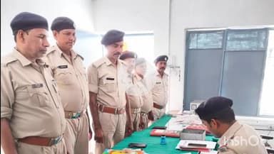 भभुआ: जिले के विभिन्न थानों में विधि व्यवस्था बनाए रखने के लिए थाना अध्यक्ष के नेतृत्व में चौकीदारी परेड कराई गई