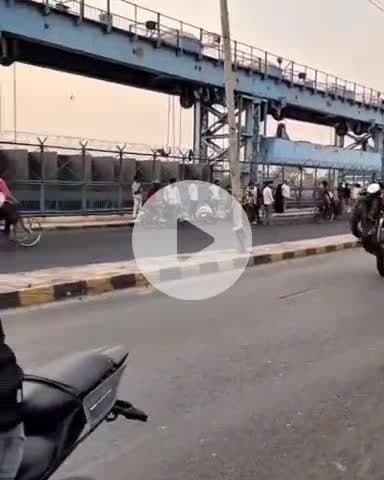 कानपुर: गंगा बैराज में बाइक सवार ने बैकग्राउंड में बदमाशी वाला गाना लगाकर स्टंट करते हुए बनाई रील, वीडियो सोशल मीडिया पर वायरल