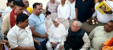 परशुराम शोभा यात्रा 21 जून धौलपुर मे पधारे विशिष्ट अतिथि पूर्व राज्यपाल कलराज मिश्र जी को राजाखेड़ा AEN श्री आनंद कुमार तिवारी जी एवं अपने परम मित्र संतोष उधेनीयाँ जी ARO राजाखेड़ा के साथ सप्रेम गीता भेंट की और उनसे मिलने का सौभाग्य प्राप्त