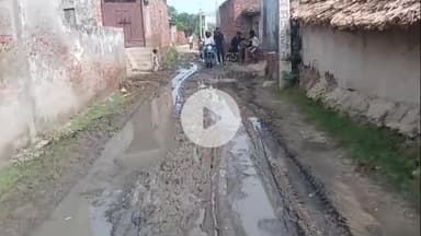 हसनपुर: हसनपुर गांव गंगा चोली के मुख्य रास्ते पर जल भराव ग्रामीण परेशान, किया प्रदर्शन #jansamasya