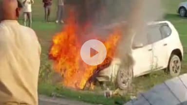 रामपुर: माला रोड स्थित मैरिज हाल में शादी समारोह में आए व्यक्ति की खड़ी कार में लगी आग, बड़ा हादसा टल गया