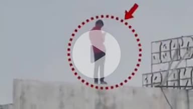 झांसी: होटल सनराइज की बिल्डिंग पर चढ़कर 100 फीट की ऊंचाई पर रील बनाते युवक का वीडियो हुआ वायरल