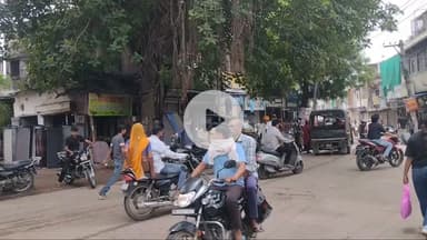 बूंदी: आजाद पार्क के पास यातायात नियमों का उल्लंघन करने वाले 15 से ज्यादा दोपहिया और चौपहिया वाहन चालकों के चालान काटे गए