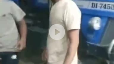 बरेली: थाना बारादरी क्षेत्र के गंगापुर में दबंगों ने एक व्यक्ति को तमंचा दिखाकर जमकर मारपीट की, घटना का वीडियो हुआ वायरल