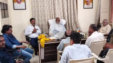 गुलाबगंज: तहसील क्षेत्र के एक दर्जन से अधिक लोगों ने समस्याओं के समाधान हेतु विधायक मुकेश टंडन को दिए आवेदन