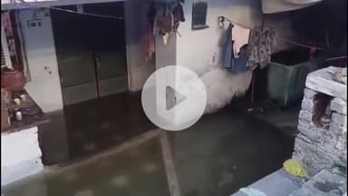 चित्तौड़गढ़: नगर परिषद और ठेकेदार की लापरवाही से जनता बेहाल
वार्ड नंबर 11 में घरों में घुसा नाले का गंदा पानी  #janasamshya