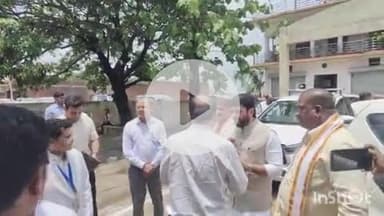 बलरामपुर: केंद्रीय राज्य मंत्री ने जोकहिया के प्राथमिक स्वास्थ्य केंद्र का किया निरीक्षण