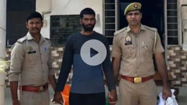 नौगावां सादात: नौगांवा थाना पुलिस ने दंगा करने, मारपीट और अन्य धाराओं में फरार वारंटी को मुखबिर की सूचना पर किया गिरफ्तार