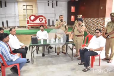 उरई: मोहम्दाबाद में पिछले वर्ष मोहर्रम के दौरान ताजिया निकलने को लेकर हुए बवाल के बाद जिला प्रशासन अलर्ट, SP व DM ने की बैठक