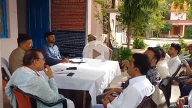 टेहरोली: थाना परिसर टहरौली में उपजिलाधिकारी की अध्यक्षता में पीस कमेटी की बैठक हुई