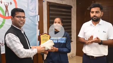 लोहरदगा: समाहरणालय सभागार में उपायुक्त ने राष्ट्रीय-अंतर्राष्ट्रीय खिलाड़ियों को सम्मानित किया, कहा- लोहरदगा को गर्व है