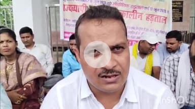 जमुई: 16 सूत्री मांगों को लेकर अम्बेडकर प्रतिमा स्थल पर आवास पर्यवेक्षक व सहायकों ने दिया धरना, सरकार के खिलाफ जताया आक्रोश