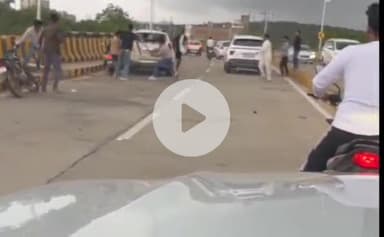 ग्वालियर गिर्द: ग्वालियर के विवेकानंद नीड़म रोड पर जमकर हुई मारपीट, वीडियो वायरल