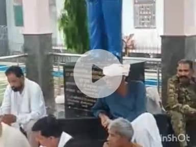 श्योपुर: कांग्रेस ने अम्बेडकर प्रतिमा के सामने किया संविधान सत्याग्रह, दलित बस्तियों में की परिचर्चा