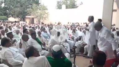 बड़ौत: दोघट कस्बे में BKU टिकैत कार्यकर्ताओं की पंचायत, कहा- राकेश टिकैत के भांजे की गलत नामजदगी बर्दाश्त नहीं होगी