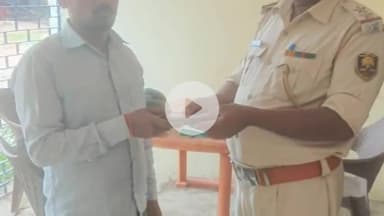 सासाराम: करवंदिया थाना पुलिस ने ऑपरेशन मुस्कान के तहत गुम हुआ मोबाइल बरामद कर धारक को सौंपा