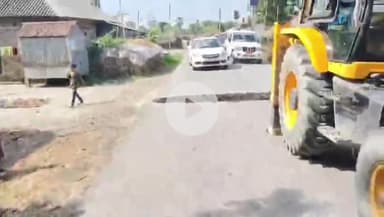 पूर्णिया पूर्व: मंझेली बरसौनी सड़क पर बने स्पीड ब्रेकर को विभागीय अधिकारी ने हटवाया