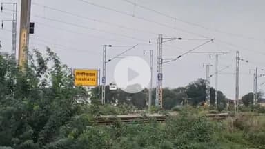 झांसी: झांसी रेल मंडल में मोबाइल वीडियो वैन के माध्यम से चलाया जा रहा संरक्षा जागरूकता अभियान